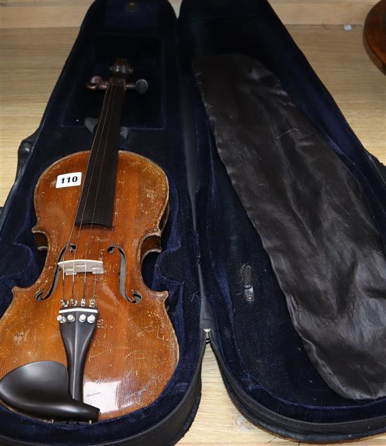 A late 19th/early 20th century Saxon violin, associated case